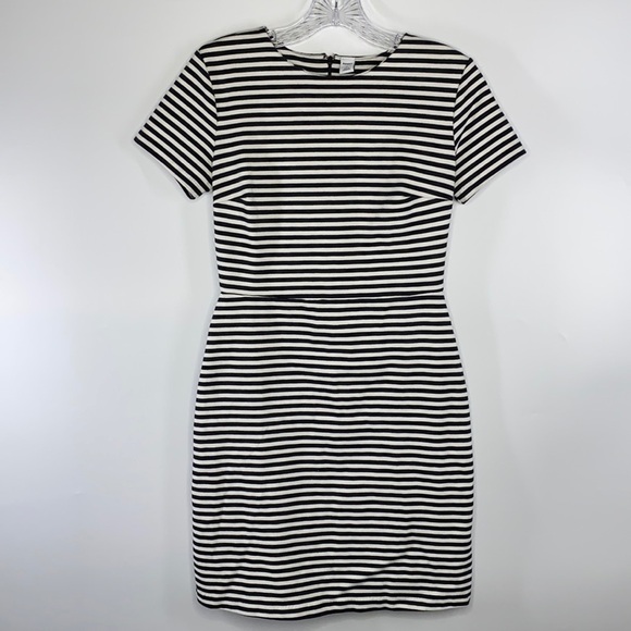 Old Navy Dresses & Skirts - Old Navy Black White Striped Short Sleeve Dress